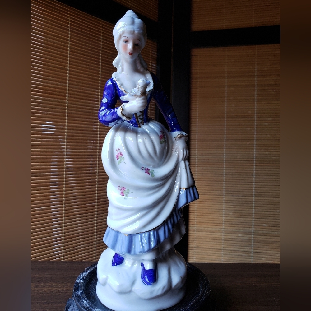 Victorian figurines 🕊 woman
